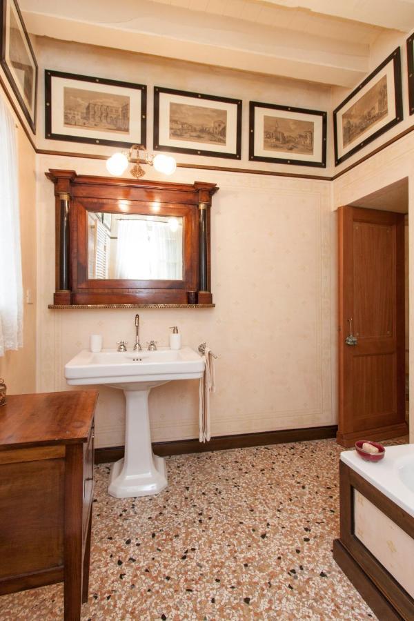 Explore Venice From A Sophisticated Hideaway In San Polo Exterior foto